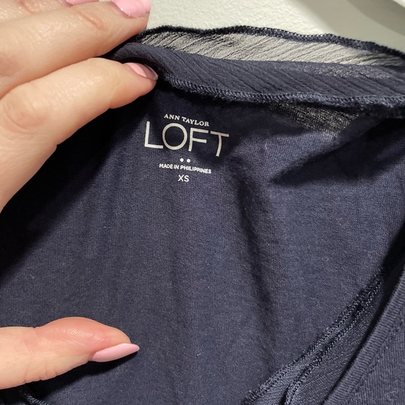 {LOFT} Navy blue tank top sleeveless Women's size XS preowned - Picture 2 of 3